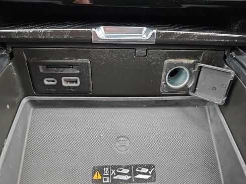 Used 2021 GMC Yukon XL Denali w/ Denali Premium Package image 25