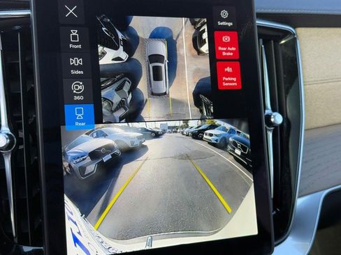 Certified 2025 Volvo XC90 B6 Plus image 21