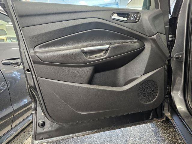 Used 2018 Ford Escape SE w/ Ford Safe & Smart Package FWD image 29