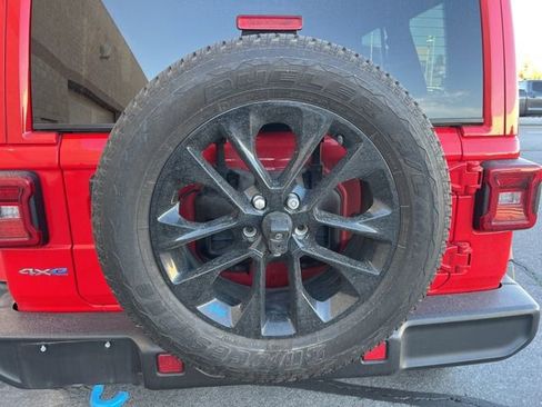 Used 2023 Jeep Wrangler Unlimited Sahara image 12