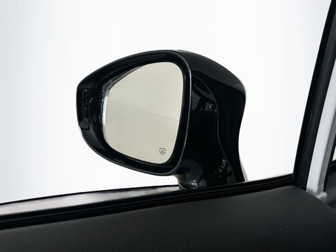 Used 2025 Chrysler Pacifica Premium FWD image 16