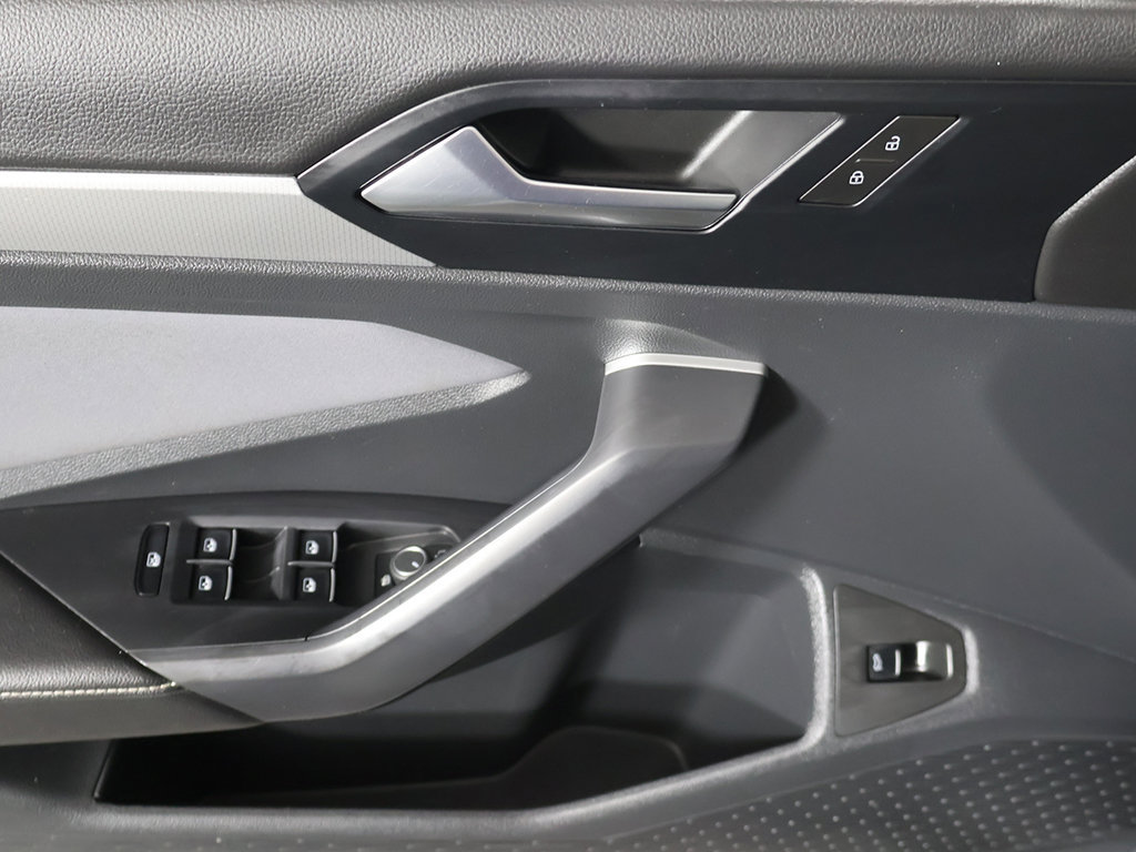 Used 2025 Volkswagen Jetta SE FWD image 29