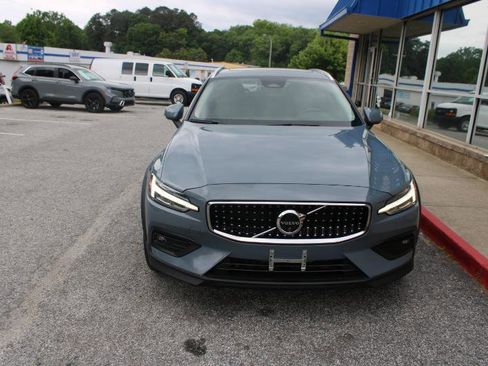 Used 2024 Volvo V60 B5 Cross Country Plus AWD/4WD image 2