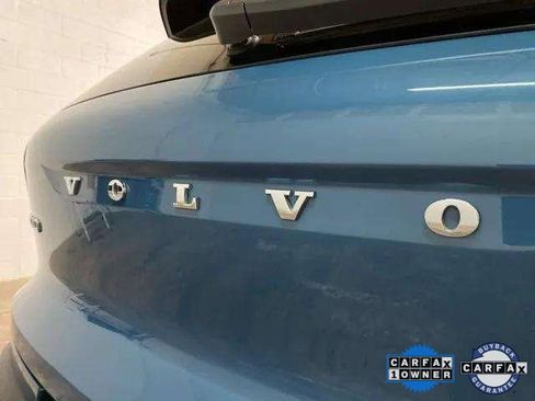 Used 2025 Volvo XC40 B5 Plus image 98