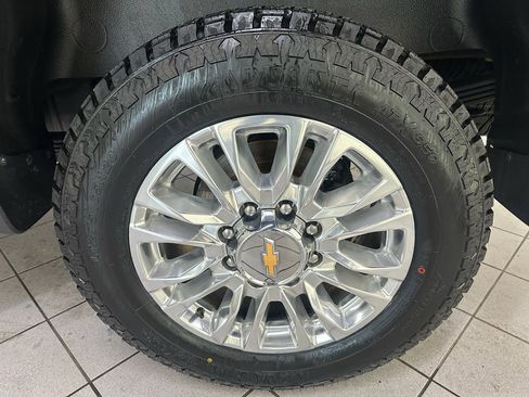 Used 2022 Chevrolet Silverado 2500 High Country w/ Z71 Off-Road Package image 19