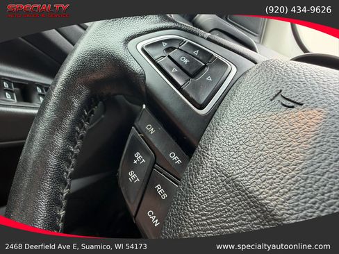 Used 2017 Ford Escape Titanium w/ Equipment Group 301A AWD/4WD image 17