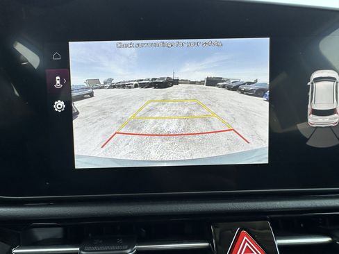 Used 2024 Kia Niro EX FWD image 31