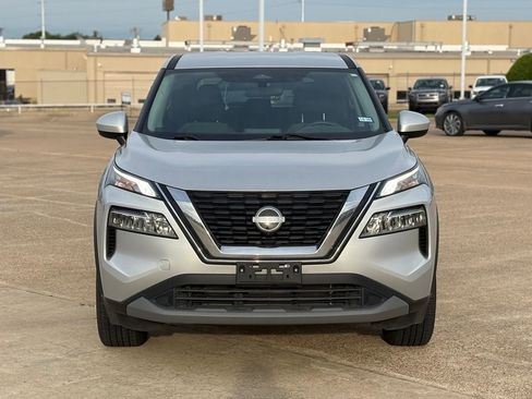 Used 2023 Nissan Rogue SV image 2