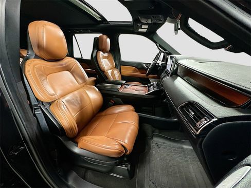 Used 2019 Lincoln Navigator Reserve image 33