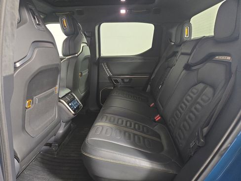 Used 2022 Rivian R1T Adventure AWD/4WD image 21