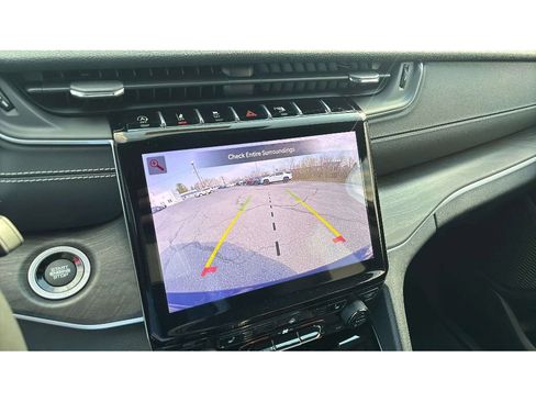 Used 2023 Jeep Grand Cherokee Limited image 17