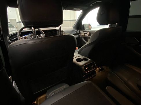 Used 2022 Mercedes-Benz GLS 450 4MATIC image 11
