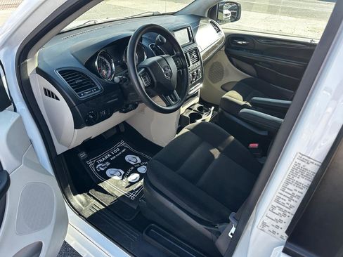 Used 2019 Dodge Grand Caravan SE image 8