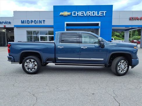 New 2026 Chevrolet Silverado 2500 High Country w/ High Country Premium Package AWD/4WD image 3
