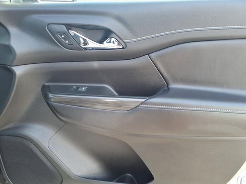 Used 2023 GMC Acadia SLT w/ Elevation Edition image 8