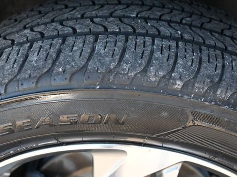 Used 2017 Chevrolet Equinox Premier w/ Enhanced Convenience Package image 28