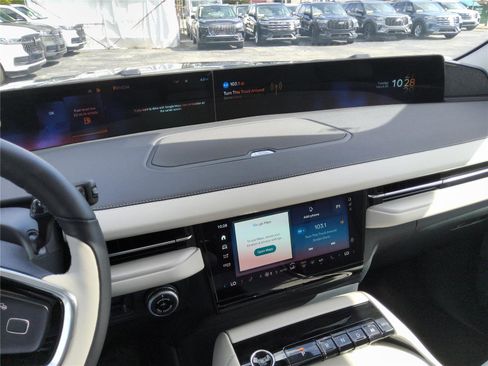 New 2026 Lincoln Navigator L Reserve AWD/4WD image 33