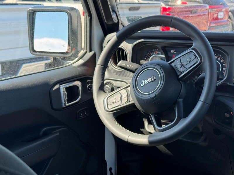 Used 2026 Jeep Gladiator Mojave AWD/4WD image 12