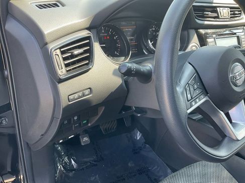 Used 2020 Nissan Rogue Sport SV image 15