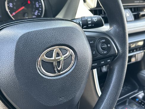 Used 2019 Toyota RAV4 XLE w/ Convenience Package FWD image 29