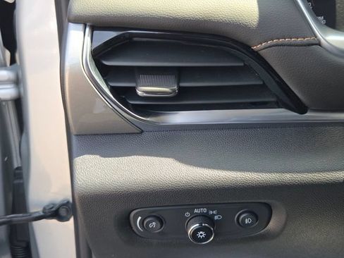 Used 2021 Chevrolet Traverse LT FWD image 26