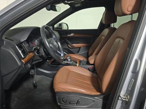 Used 2022 Audi Q5 2.0T Premium w/ Convenience Package AWD/4WD image 2