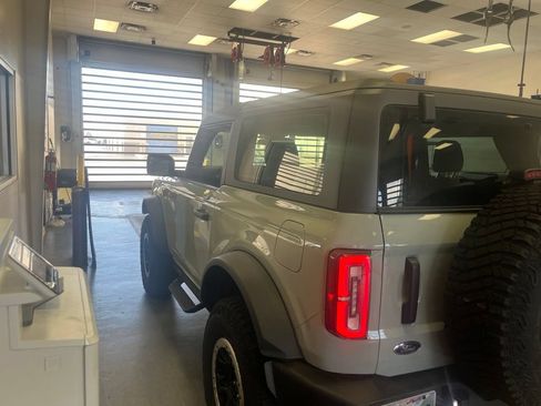 Used 2023 Ford Bronco 2-Door w/ Sasquatch Package AWD/4WD image 7