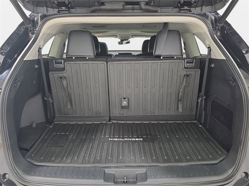 Used 2023 Toyota Highlander XLE image 35