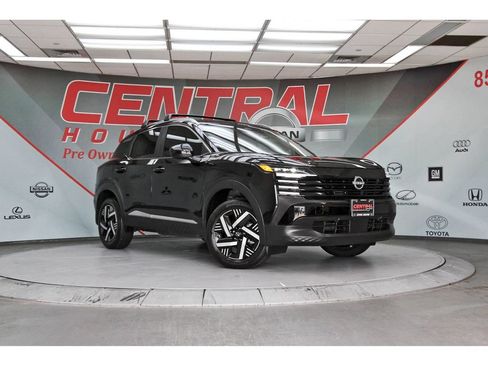 Used 2026 Nissan Kicks SV w/ SV Premium Package FWD image 1