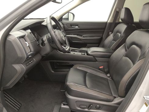 Used 2022 Nissan Pathfinder SL w/ SL Premium Package image 17