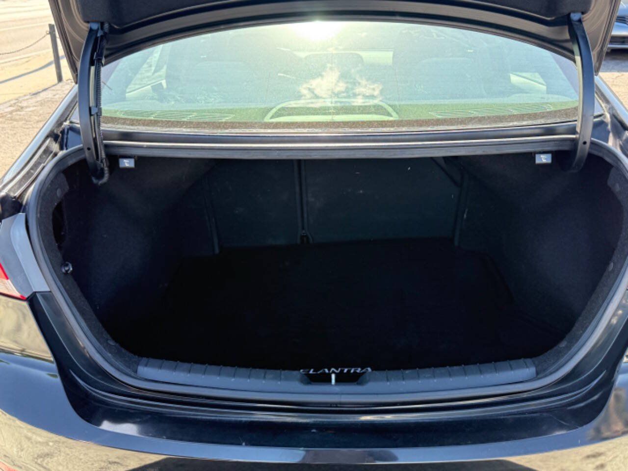 Used 2017 Hyundai Elantra SE FWD image 11