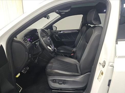 Used 2023 Volkswagen Tiguan SE R-Line FWD image 6