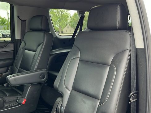 Used 2020 Chevrolet Suburban LT image 31