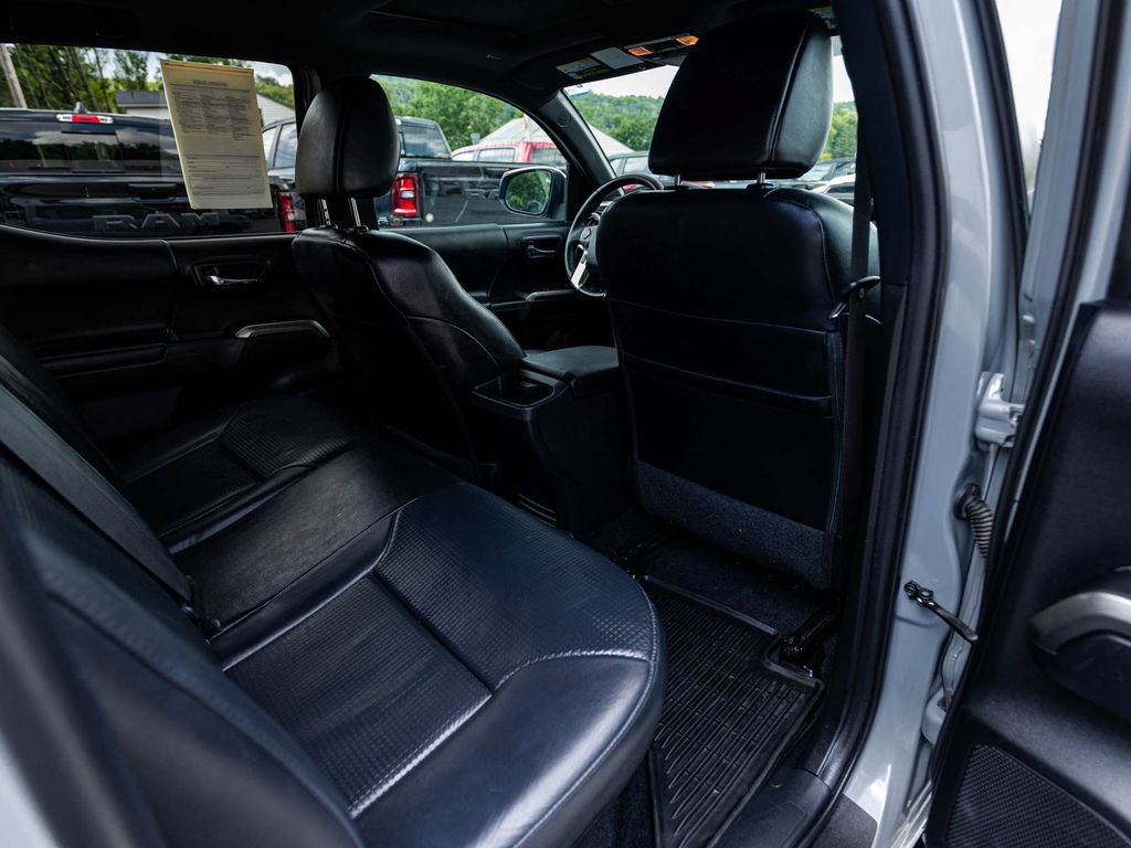Used 2020 Toyota Tacoma Limited AWD/4WD image 32