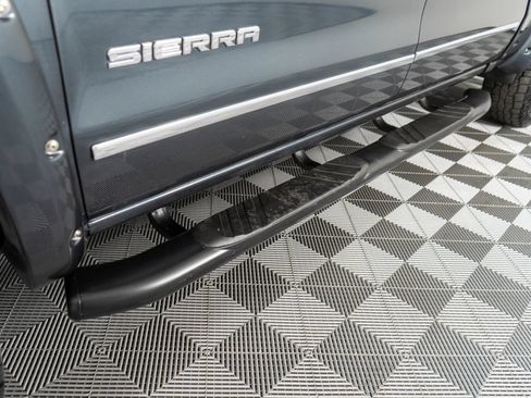 Used 2018 GMC Sierra 1500 SLT AWD/4WD image 28