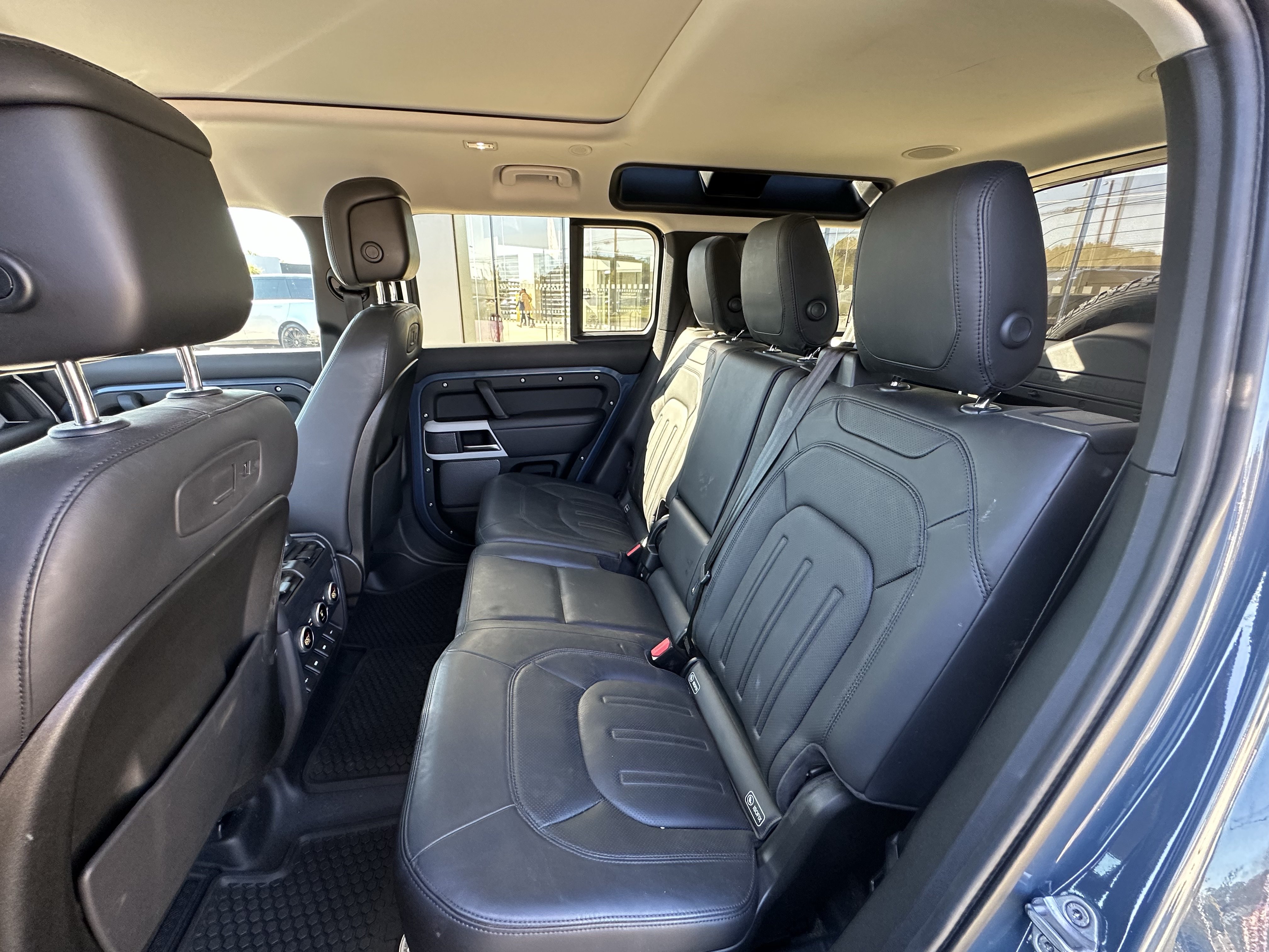 Used 2020 Land Rover Defender 110 HSE AWD/4WD image 27