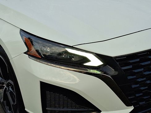 Used 2024 Nissan Altima 2.5 SR image 9