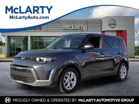 Used 2025 Kia Soul LX w/ LX Technology Package FWD image 1
