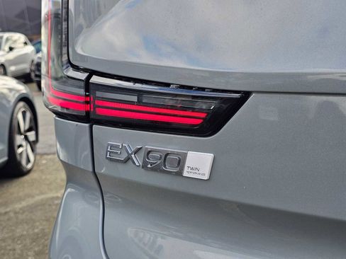 Used 2025 Volvo EX90 Ultra image 16
