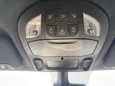 Used 2025 Chrysler Pacifica Limited FWD image 23