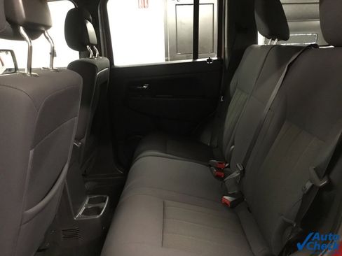 Used 2011 Jeep Liberty Sport image 26