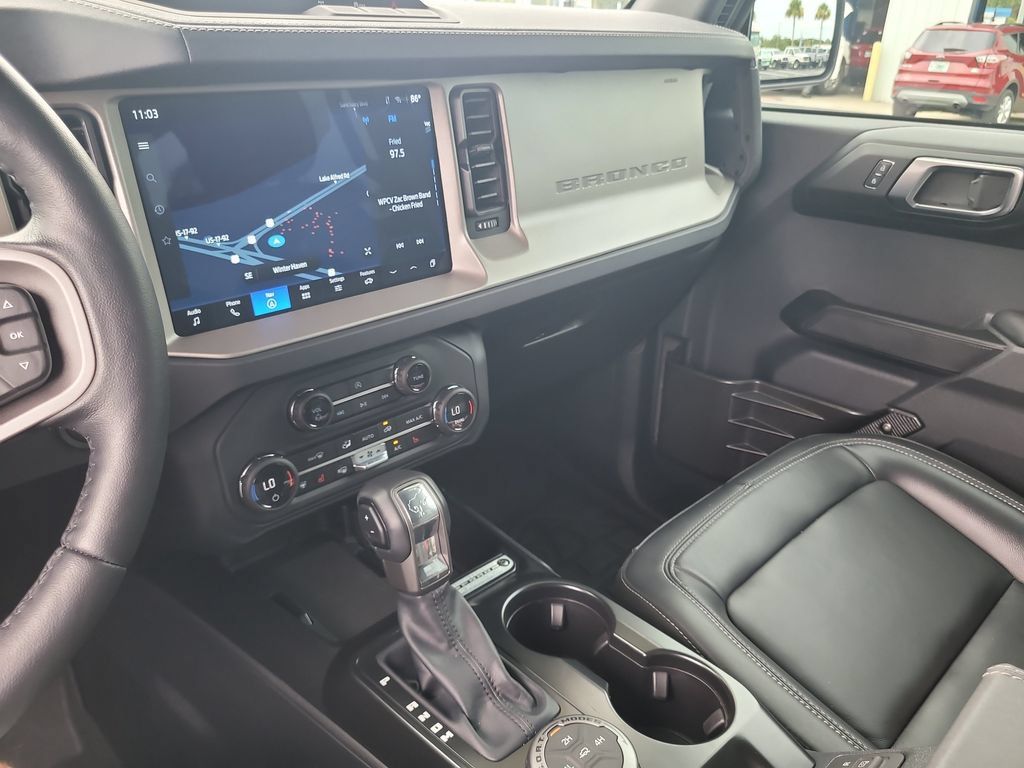 Used 2025 Ford Bronco Outer Banks AWD/4WD image 18