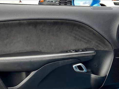 Used 2015 Dodge Challenger SRT image 18