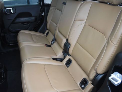 Used 2023 Jeep Gladiator Rubicon w/ Cold Weather Group image 26