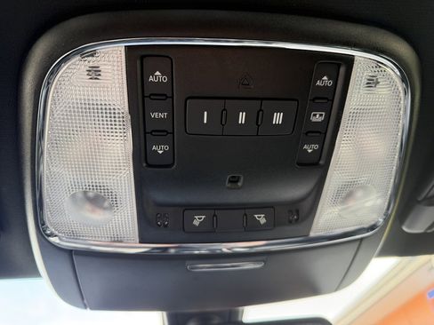 Used 2023 Chrysler 300 S w/ Comfort Group RWD image 29