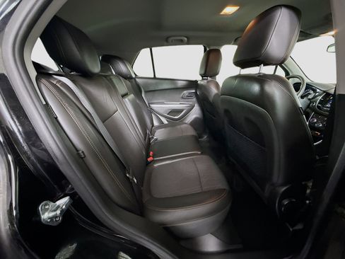 Used 2020 Chevrolet Trax LT w/ LT Convenience Package image 27