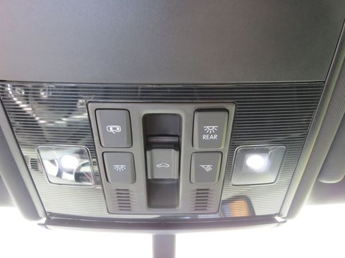 Used 2015 Volkswagen GTI SE FWD image 25