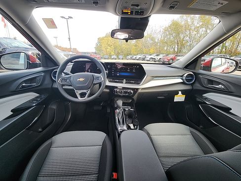 New 2026 Chevrolet Trax LT image 29