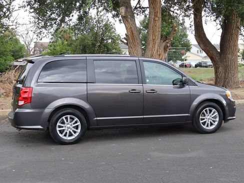 Used 2020 Dodge Grand Caravan SXT FWD image 4