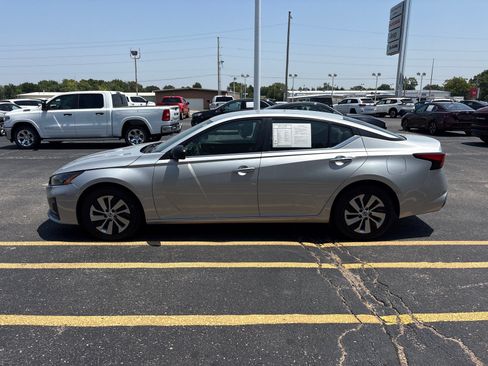 Used 2024 Nissan Altima 2.5 S FWD image 6